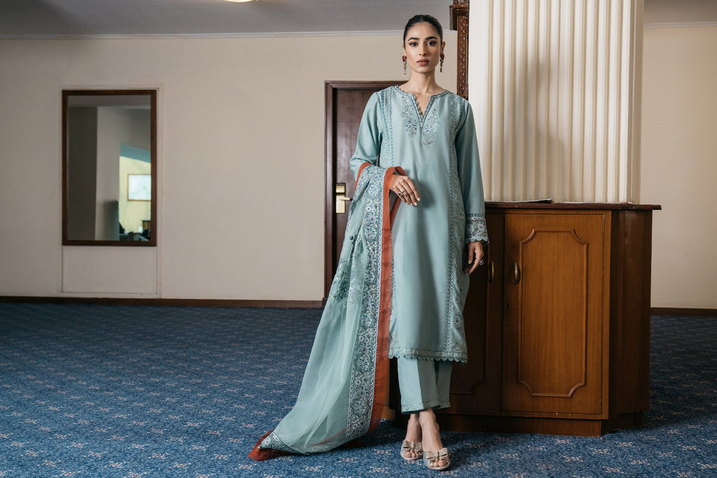 EMBROIDERED SUIT (E0558/105/615)