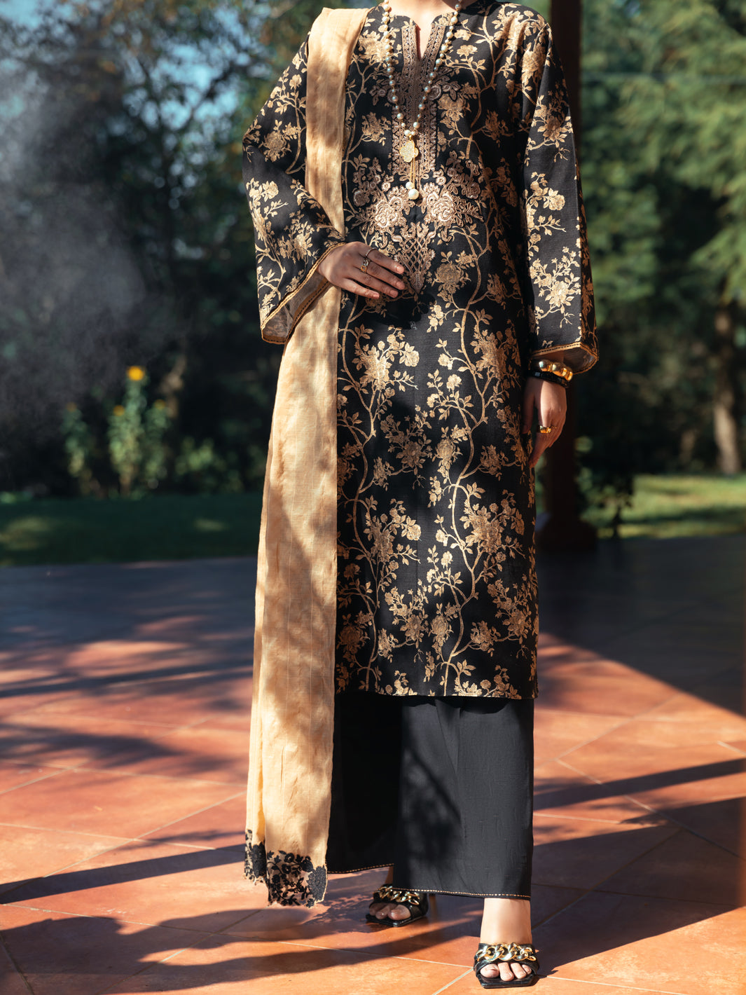 Black Khaddar 3 Piece Stitched - AWP-3PS-579